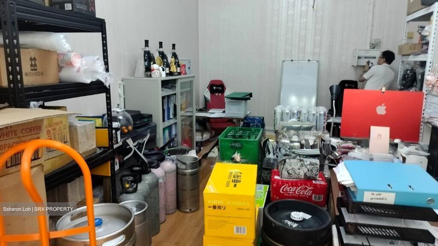 Burlington Square (D7), Retail #504329541